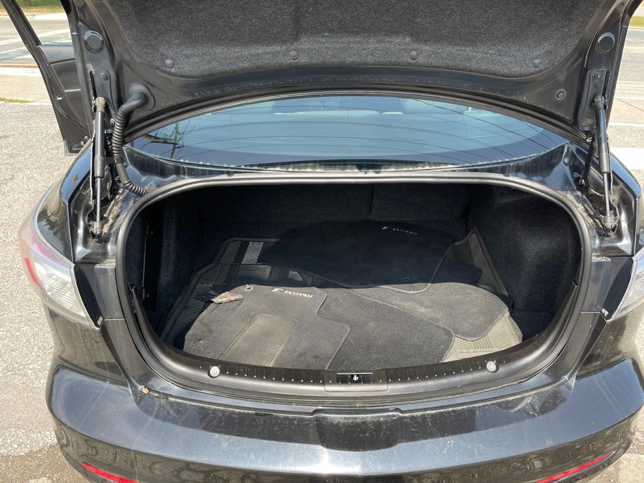 2013 Mazda MAZDA3 i Sport AUT 4-Door Photo