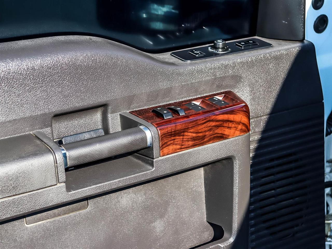 2009 Ford SUPER DUTY F-450 DRW LARIAT Photo