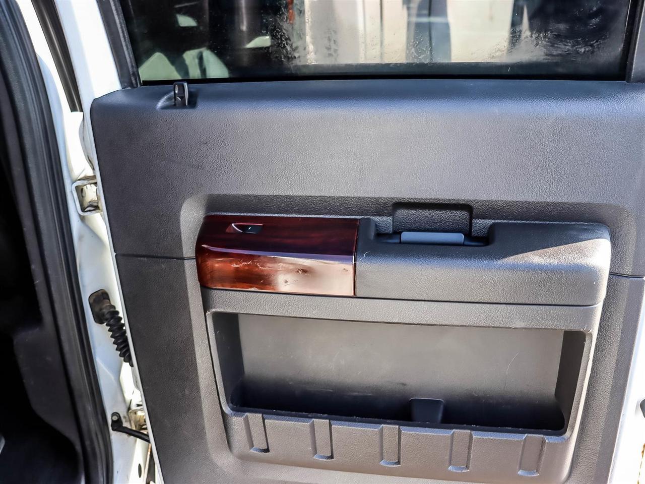 2009 Ford SUPER DUTY F-450 DRW LARIAT Photo