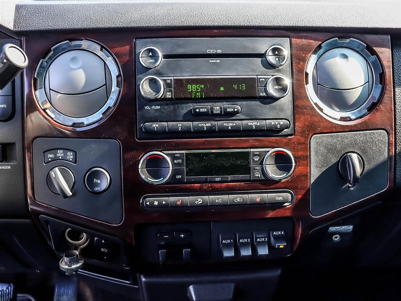 2009 Ford SUPER DUTY F-450 DRW LARIAT Photo