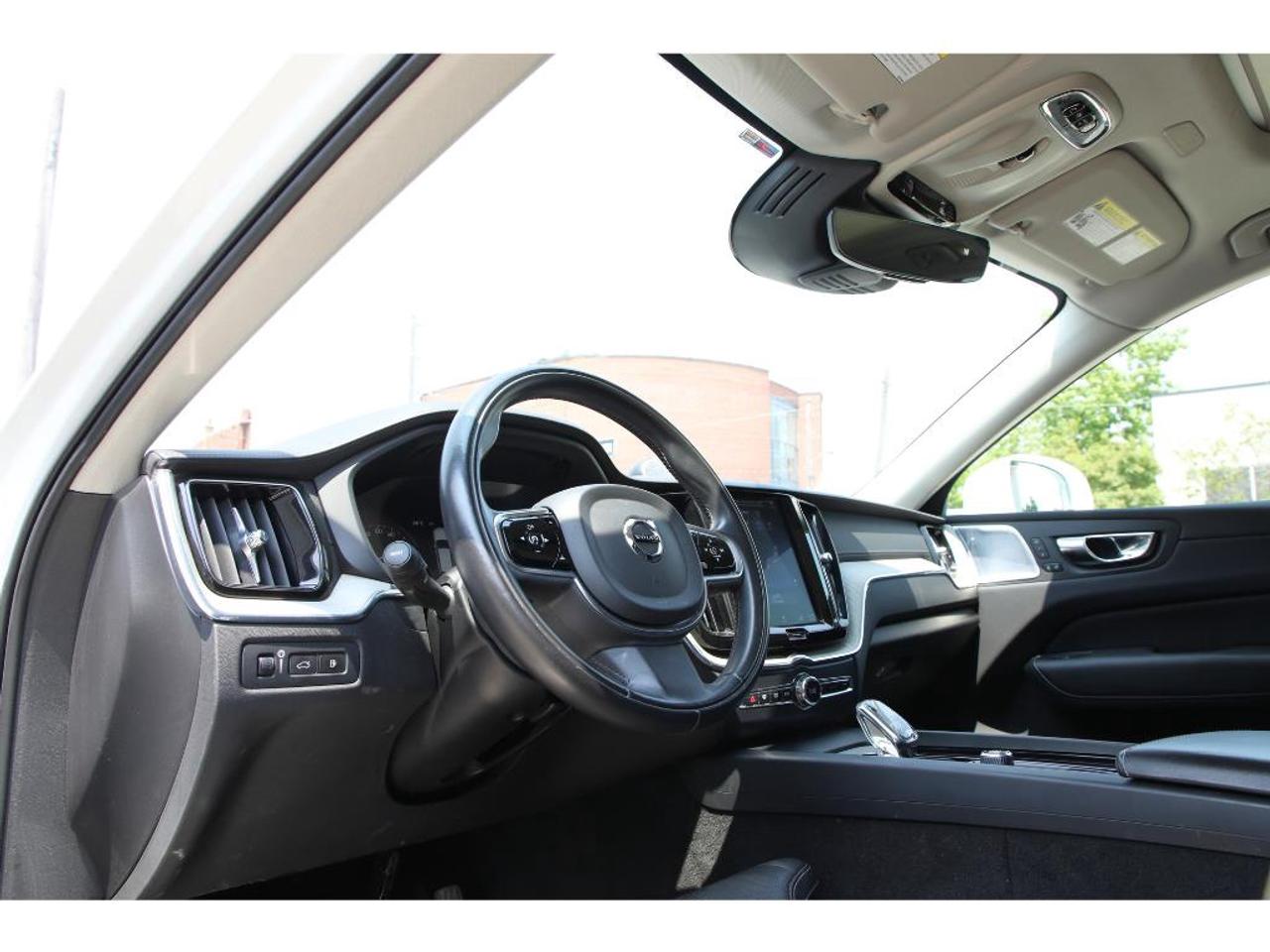 2020 Volvo XC60 T8 Inscription AWD | Turbocharged| 455 HP! Photo