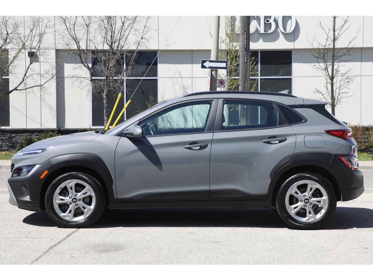 2023 Hyundai KONA Preferred Pkg | AWD | Leather Seats | Sunroof | Collision Warning Photo