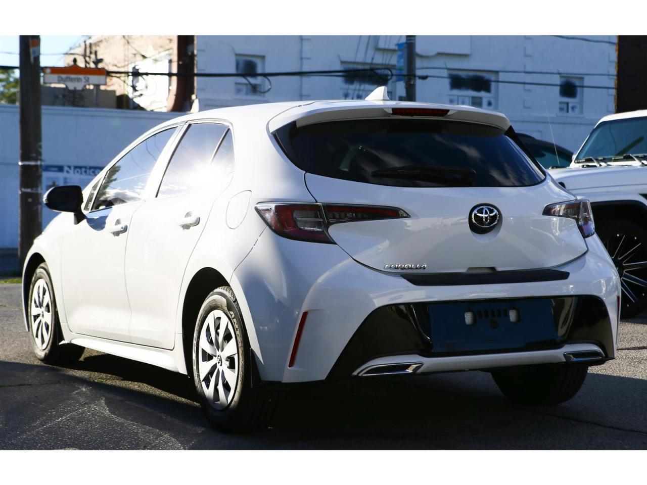 2022 Toyota Corolla SE Hatchback CVT Photo
