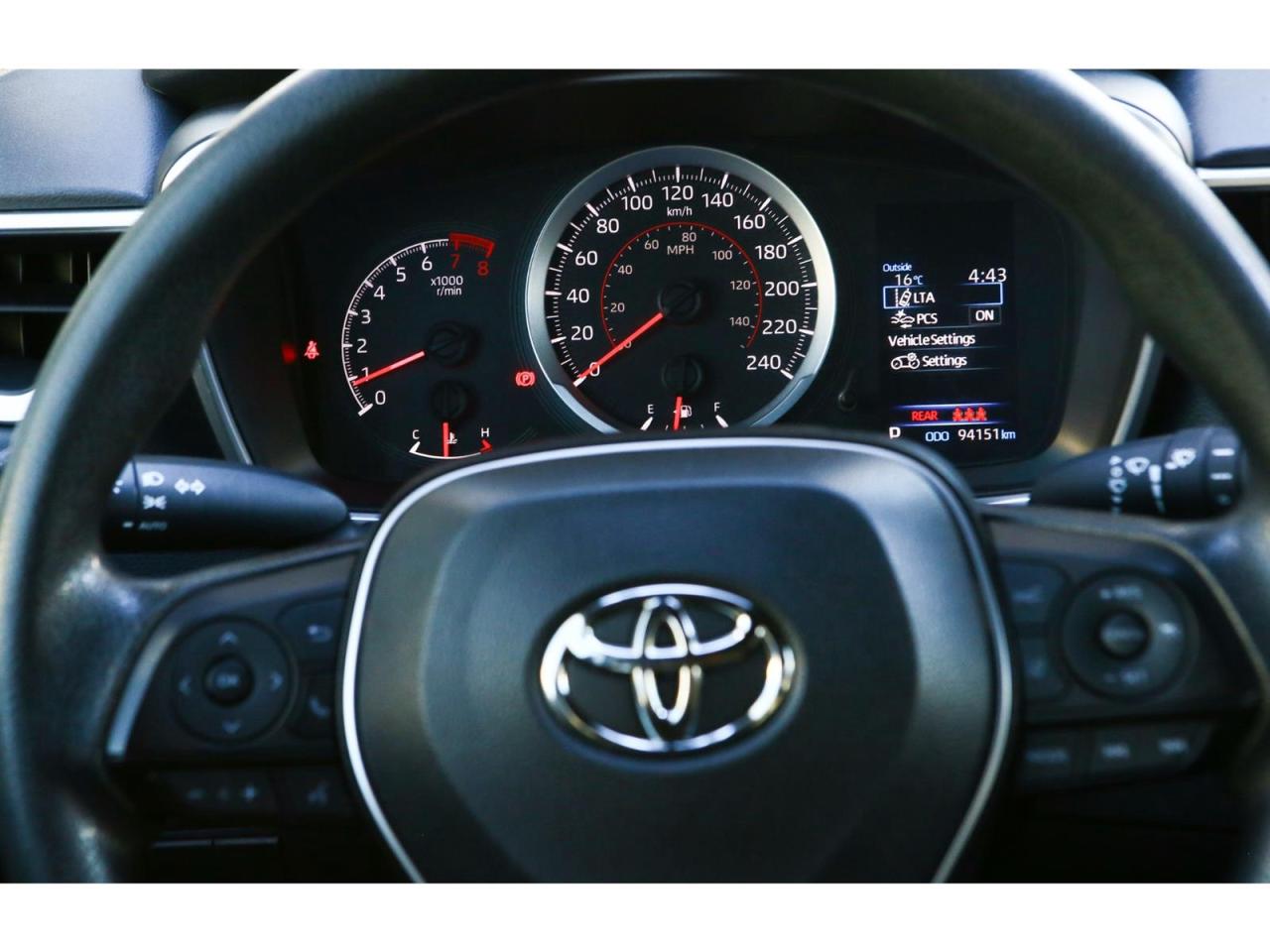 2022 Toyota Corolla SE Hatchback CVT Photo