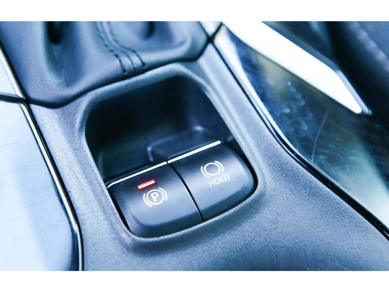 2022 Toyota Corolla SE Hatchback CVT Photo