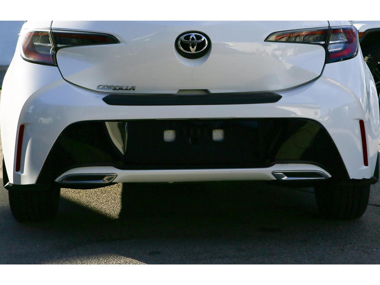 2022 Toyota Corolla SE Hatchback CVT Photo