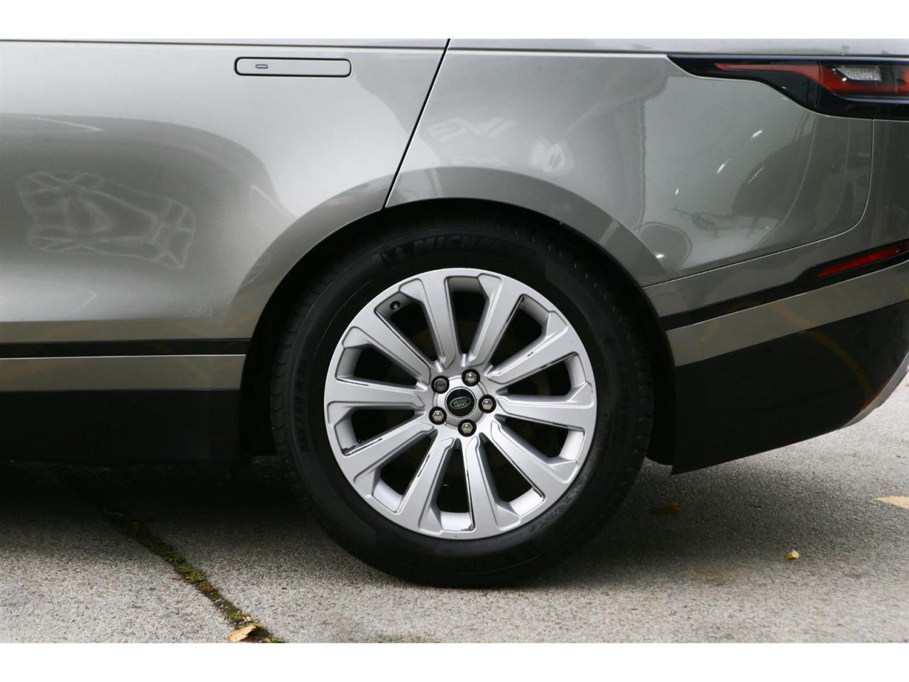 2018 Land Rover Range Rover Velar R-Dynamic SE Photo