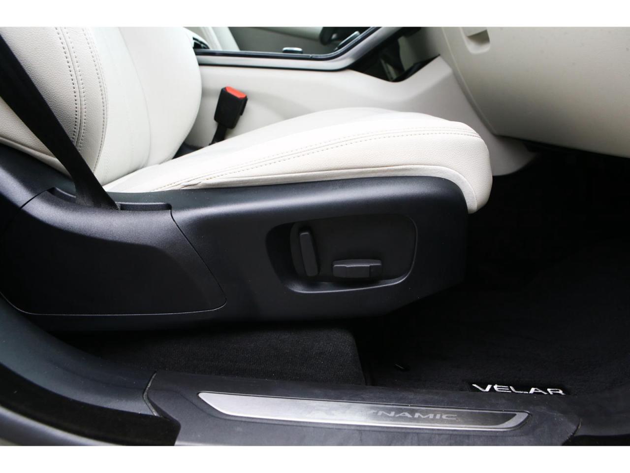 2018 Land Rover Range Rover Velar R-Dynamic SE Photo