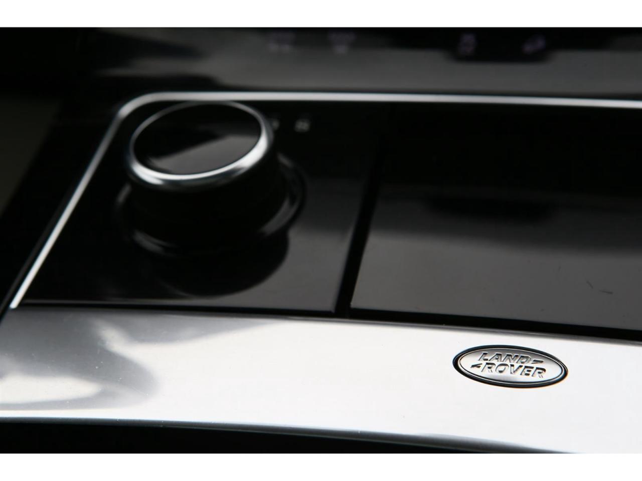 2018 Land Rover Range Rover Velar R-Dynamic SE Photo