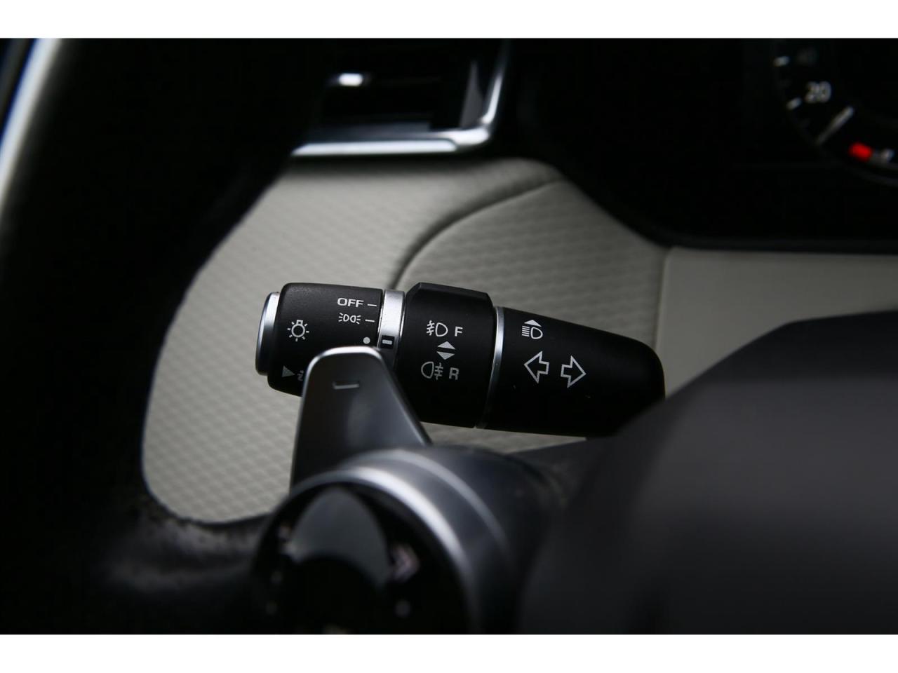 2018 Land Rover Range Rover Velar R-Dynamic SE Photo