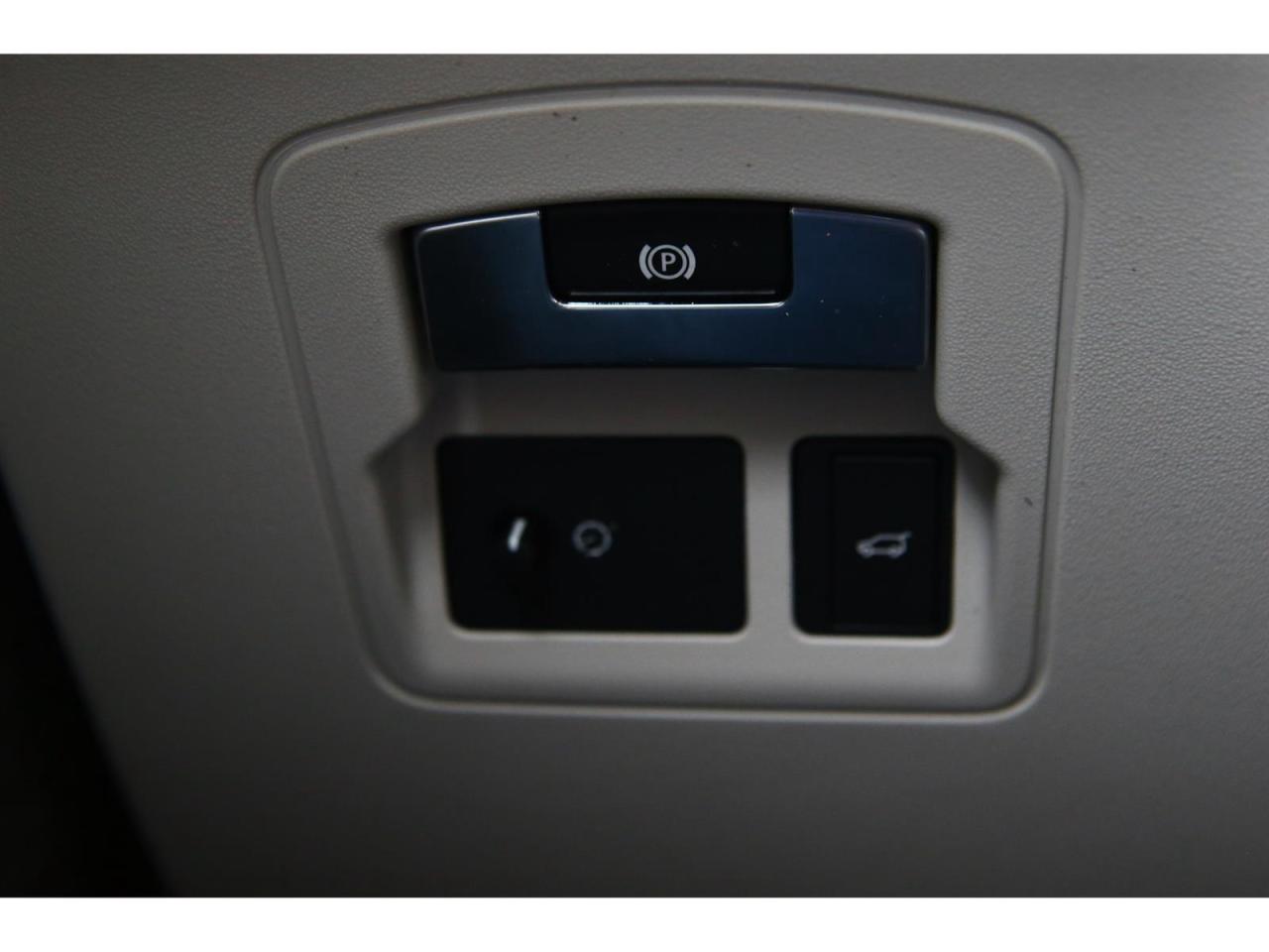 2018 Land Rover Range Rover Velar R-Dynamic SE Photo