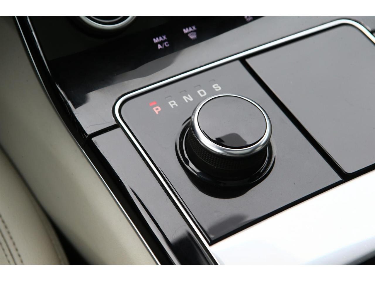 2018 Land Rover Range Rover Velar R-Dynamic SE Photo