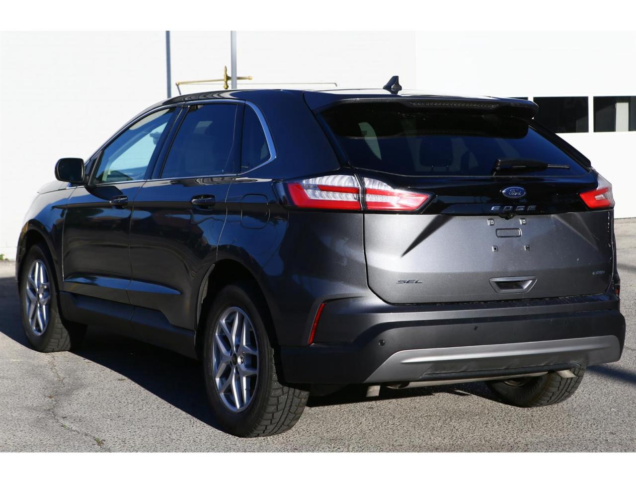 2023 Ford Edge SEL - AWD - Navigation - Leather Seats - Apple Car Play - Dual Zone Climate - Adaptive Cruise Photo