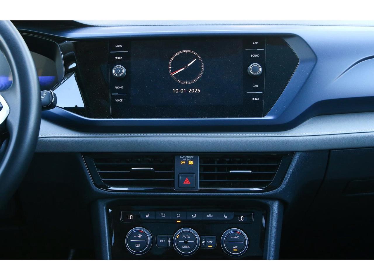 2024 Volkswagen Taos Highline | turbocharged 1.5-liter engine | Panorama Roof | Photo