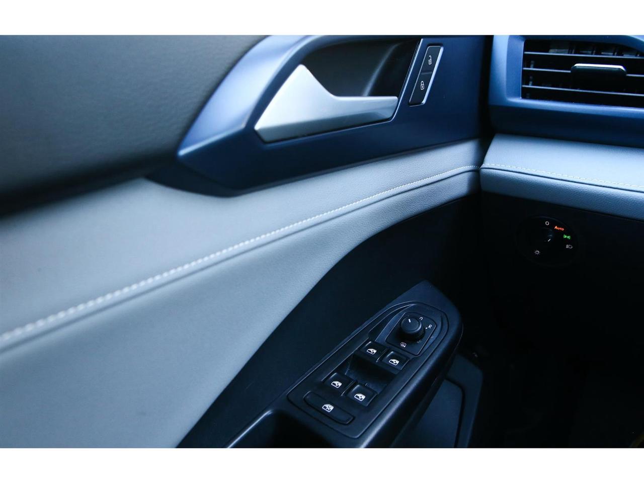 2024 Volkswagen Taos Highline | turbocharged 1.5-liter engine | Panorama Roof | Photo