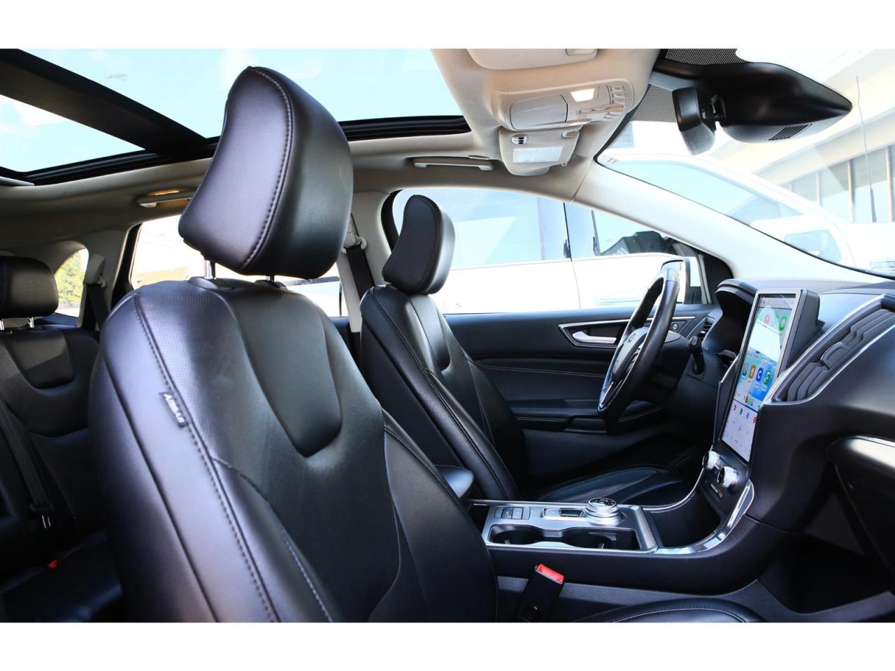 2022 Ford Edge TITANIUM - AWD - Navigation - Panorama Roof-  Leather Seats - Apple Car Play - Dual Zone Climate - Adaptive Cruise Photo