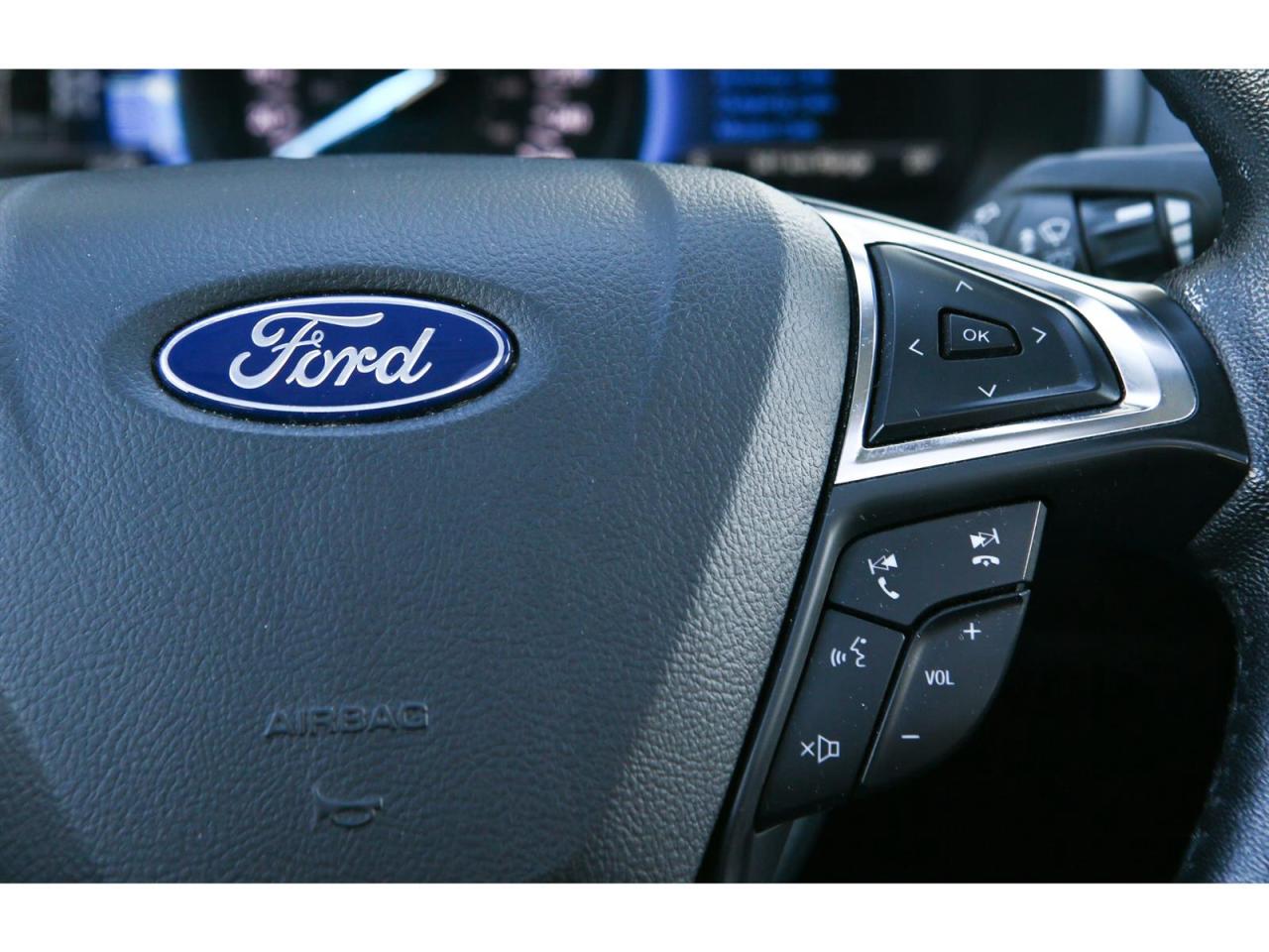 2022 Ford Edge TITANIUM - AWD - Navigation - Panorama Roof-  Leather Seats - Apple Car Play - Dual Zone Climate - Adaptive Cruise Photo