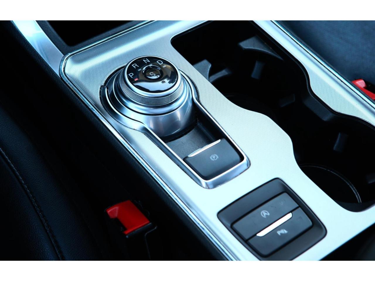 2022 Ford Edge TITANIUM - AWD - Navigation - Panorama Roof-  Leather Seats - Apple Car Play - Dual Zone Climate - Adaptive Cruise Photo