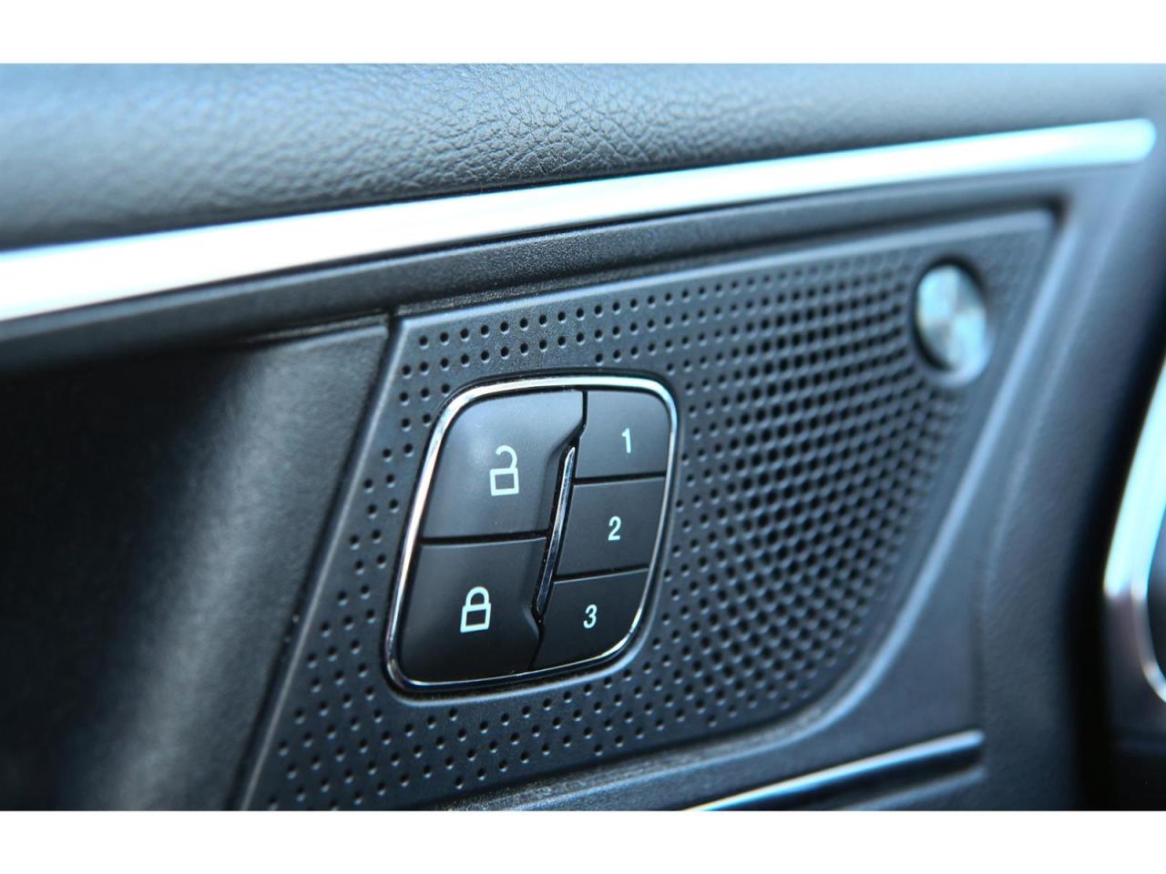 2022 Ford Edge TITANIUM - AWD - Navigation - Panorama Roof-  Leather Seats - Apple Car Play - Dual Zone Climate - Adaptive Cruise Photo