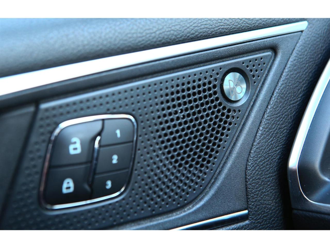 2022 Ford Edge TITANIUM - AWD - Navigation - Panorama Roof-  Leather Seats - Apple Car Play - Dual Zone Climate - Adaptive Cruise Photo