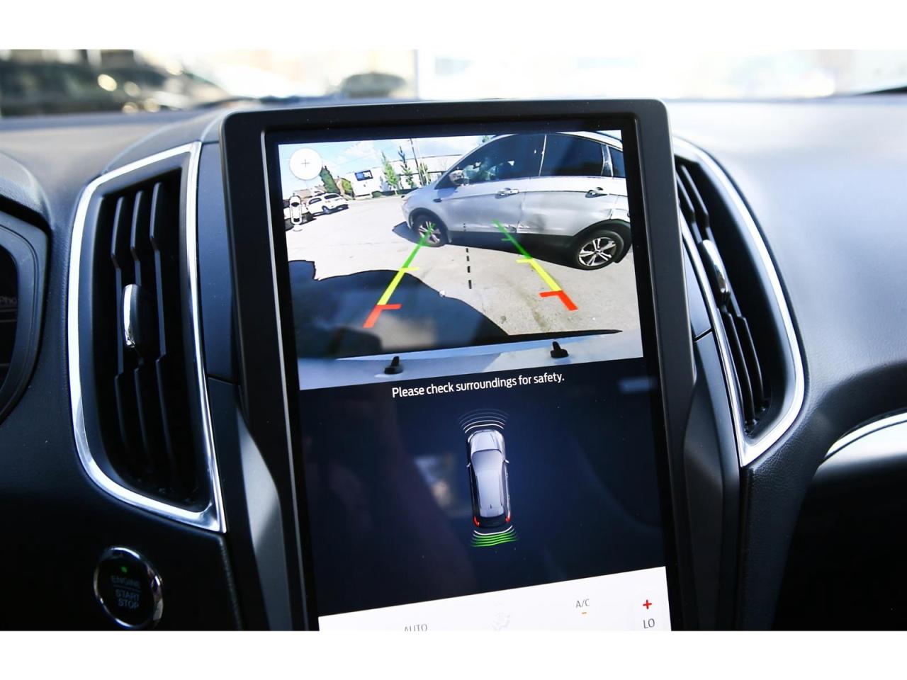 2022 Ford Edge TITANIUM - AWD - Navigation - Panorama Roof-  Leather Seats - Apple Car Play - Dual Zone Climate - Adaptive Cruise Photo