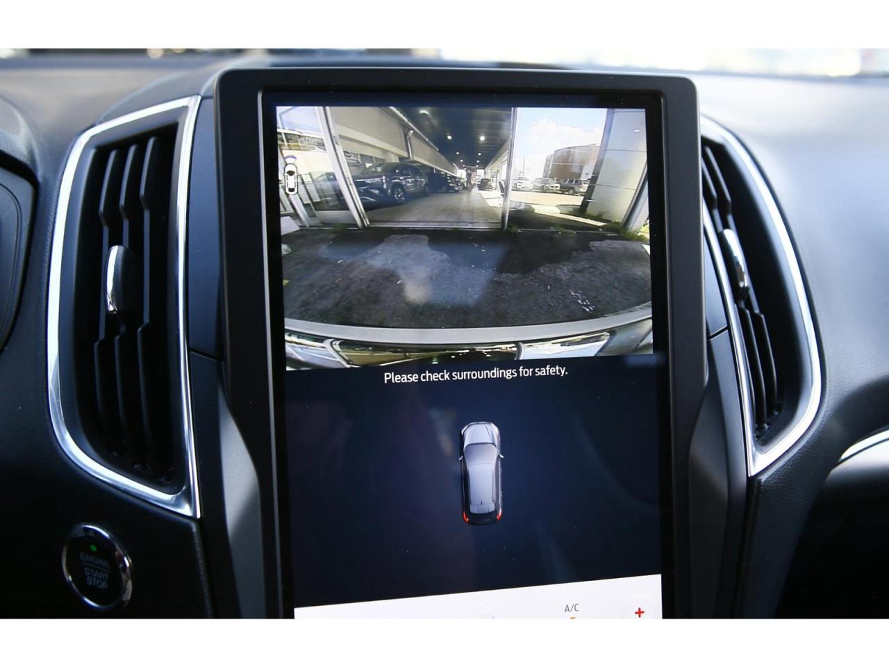 2022 Ford Edge TITANIUM - AWD - Navigation - Panorama Roof-  Leather Seats - Apple Car Play - Dual Zone Climate - Adaptive Cruise Photo