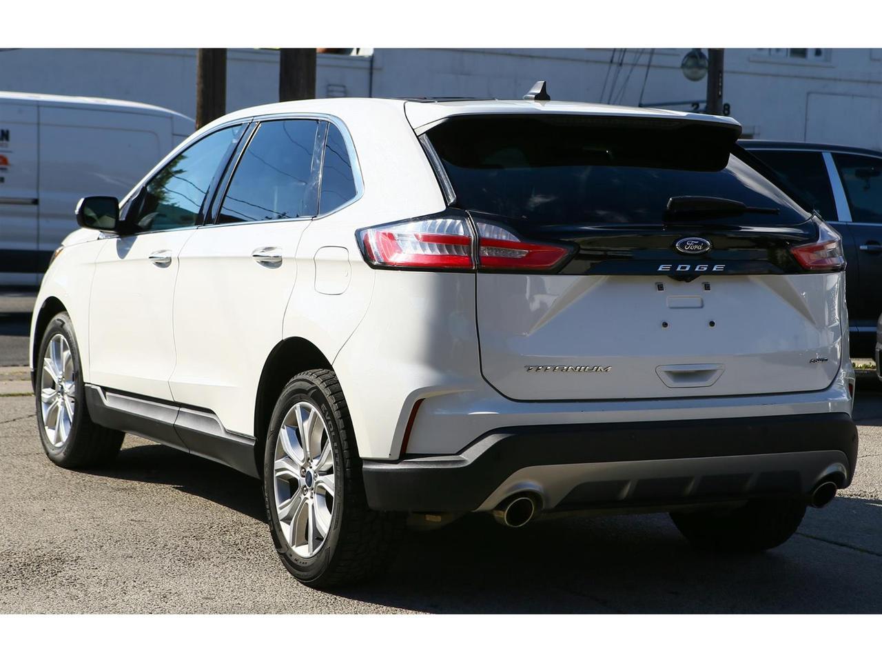 2022 Ford Edge TITANIUM - AWD - Navigation - Panorama Roof-  Leather Seats - Apple Car Play - Dual Zone Climate - Adaptive Cruise Photo