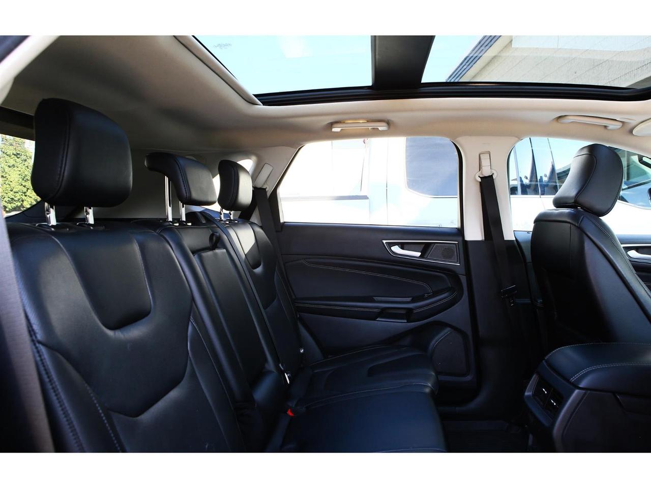 2022 Ford Edge TITANIUM - AWD - Navigation - Panorama Roof-  Leather Seats - Apple Car Play - Dual Zone Climate - Adaptive Cruise Photo