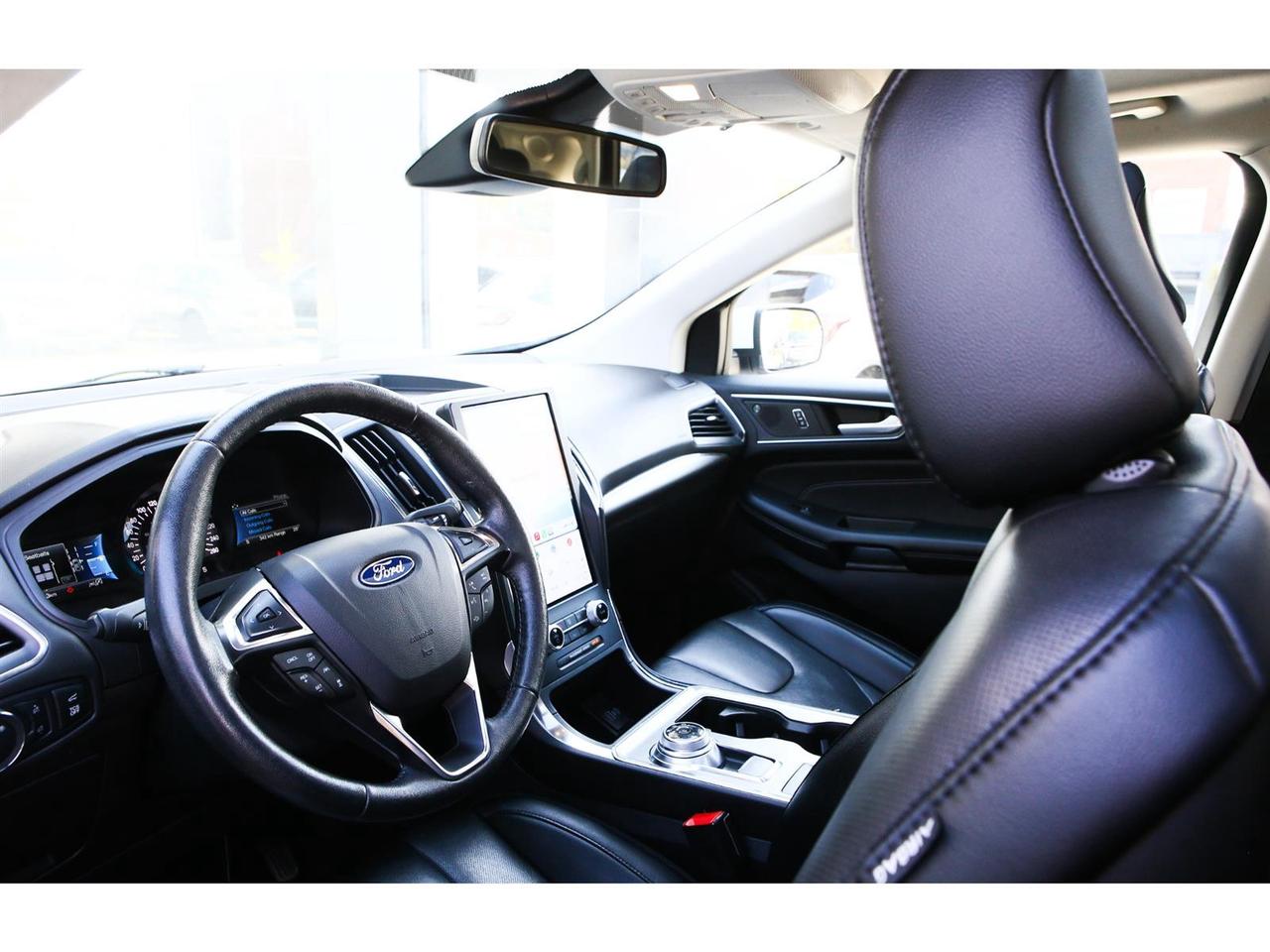2022 Ford Edge TITANIUM - AWD - Navigation - Panorama Roof-  Leather Seats - Apple Car Play - Dual Zone Climate - Adaptive Cruise Photo