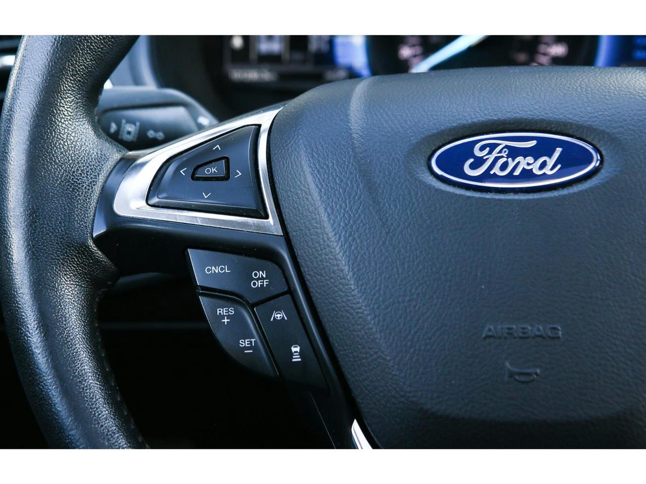 2022 Ford Edge TITANIUM - AWD - Navigation - Panorama Roof-  Leather Seats - Apple Car Play - Dual Zone Climate - Adaptive Cruise Photo