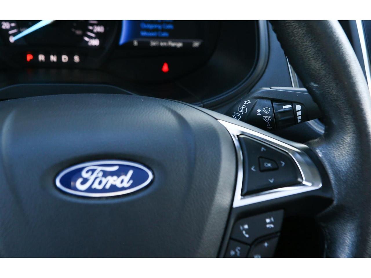 2022 Ford Edge TITANIUM - AWD - Navigation - Panorama Roof-  Leather Seats - Apple Car Play - Dual Zone Climate - Adaptive Cruise Photo
