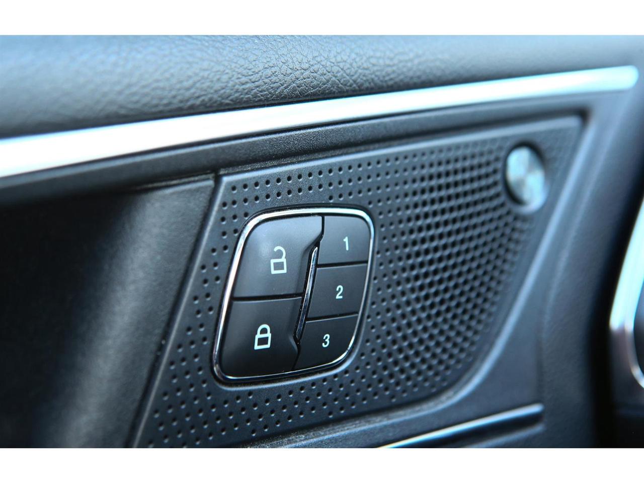 2022 Ford Edge TITANIUM - AWD - Navigation - Panorama Roof-  Leather Seats - Apple Car Play - Dual Zone Climate - Adaptive Cruise Photo