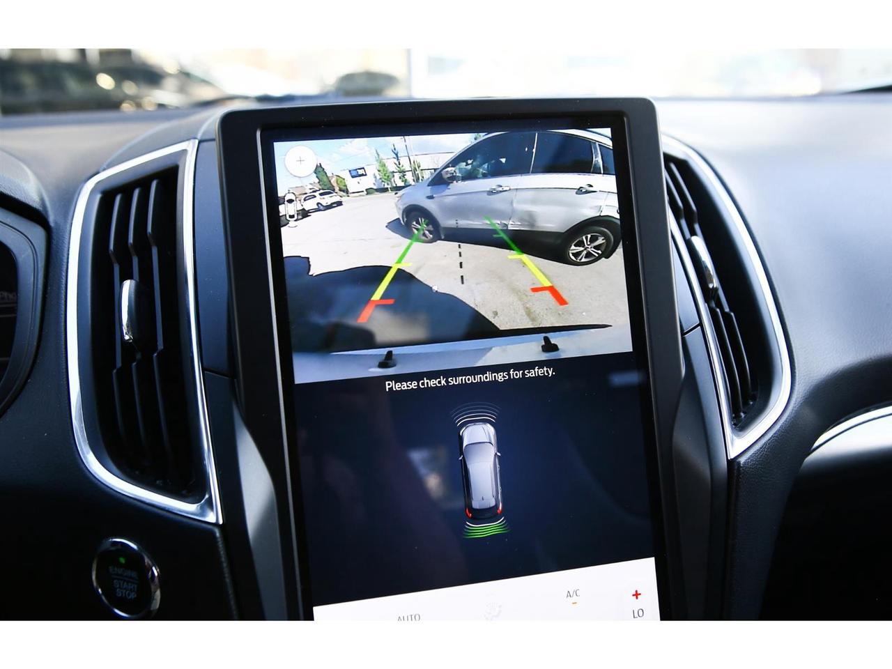 2022 Ford Edge TITANIUM - AWD - Navigation - Panorama Roof-  Leather Seats - Apple Car Play - Dual Zone Climate - Adaptive Cruise Photo