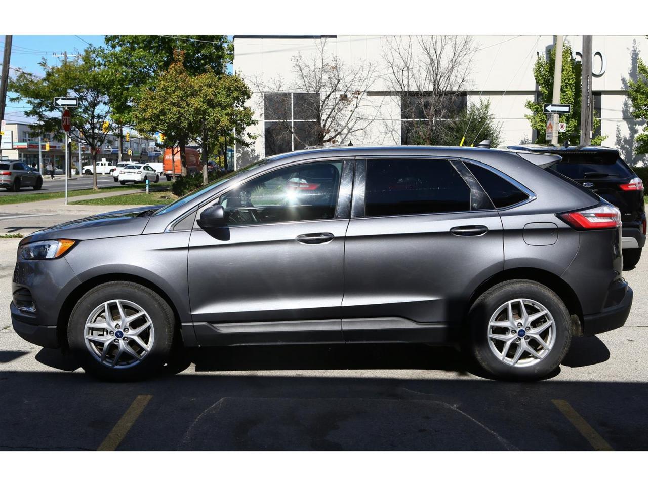 2022 Ford Edge SEL - AWD - Navigation - Leather Seats - Apple Car Play - Dual Zone Climate - Adaptive Cruise Photo3