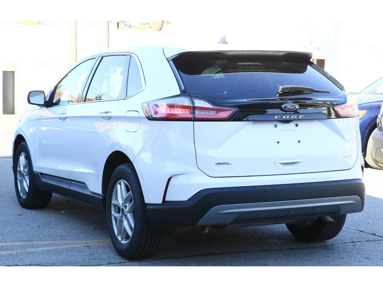 2022 Ford Edge SEL - AWD - Navigation - Leather Seats - Apple Car Play - Dual Zone Climate - Adaptive Cruise Photo4