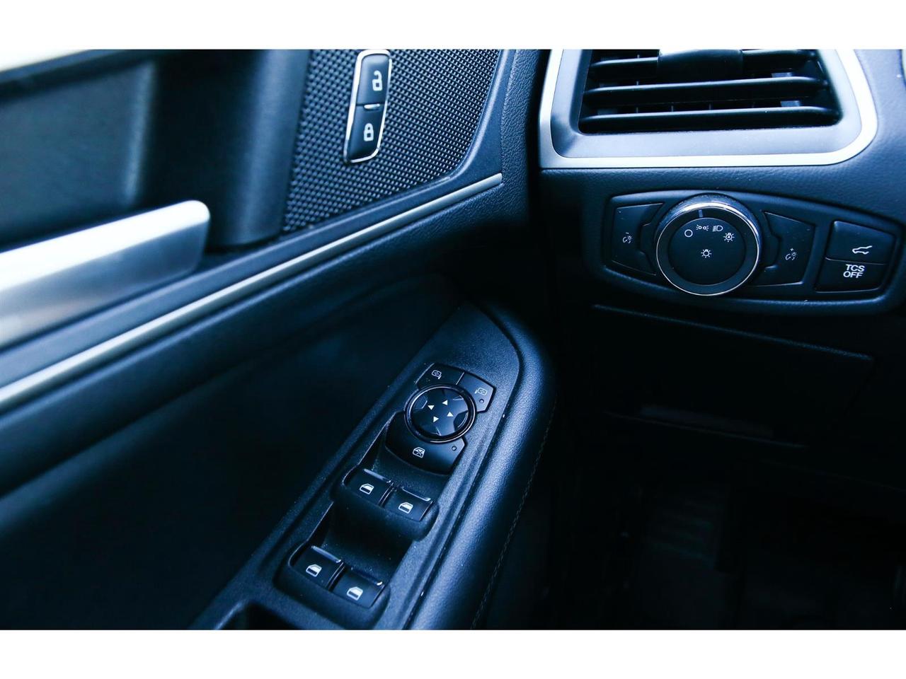 2022 Ford Edge SEL - AWD - Navigation - Leather Seats - Apple Car Play - Dual Zone Climate - Adaptive Cruise Photo