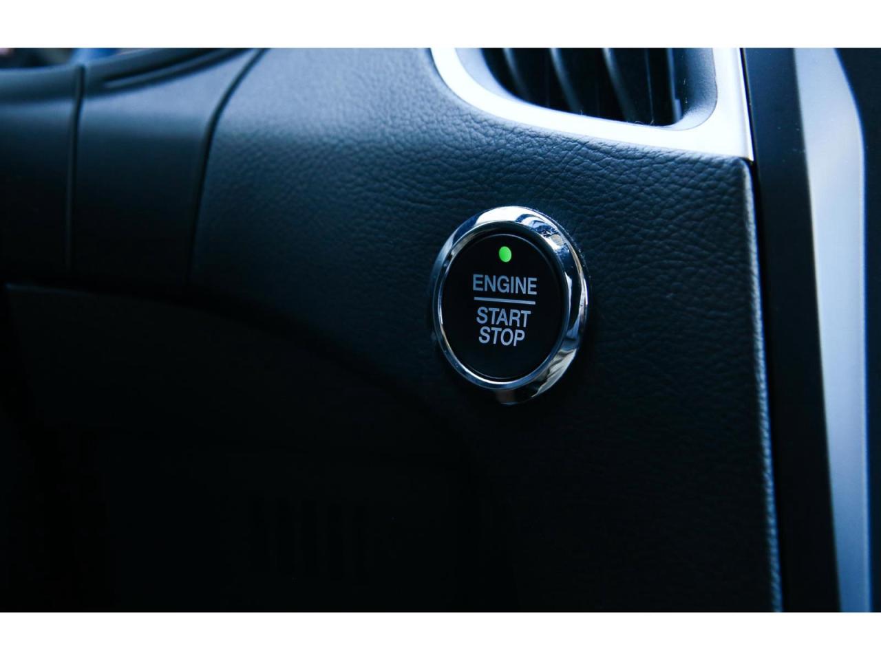 2023 Ford Edge SEL - AWD - Navigation - Leather Seats - Apple Car Play - Dual Zone Climate - Adaptive Cruise Photo