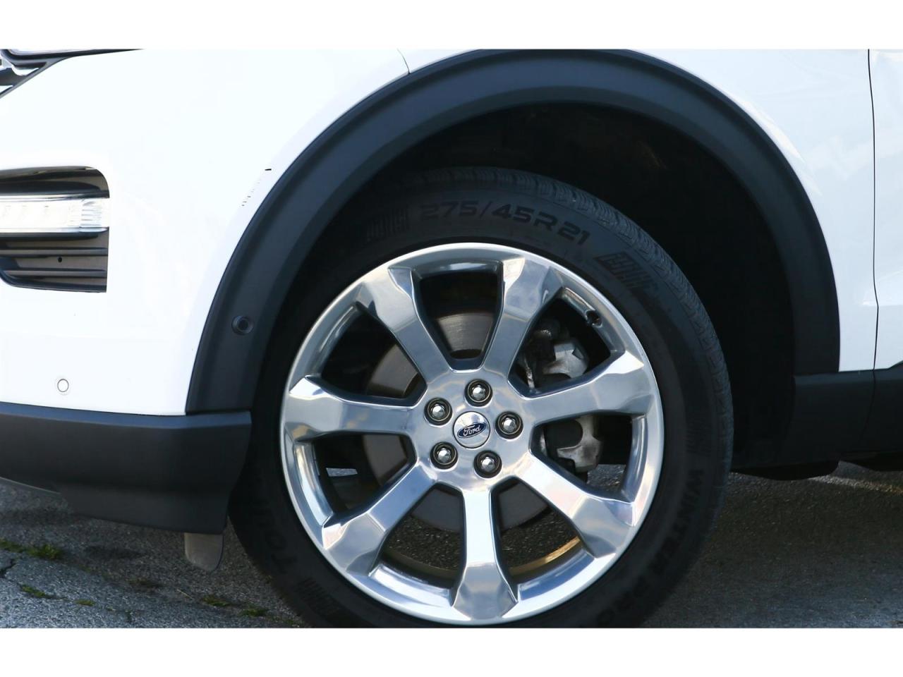 2020 Ford Explorer Platinum AWD | Panoramic Roof | Navigation | 6 Passenger Photo