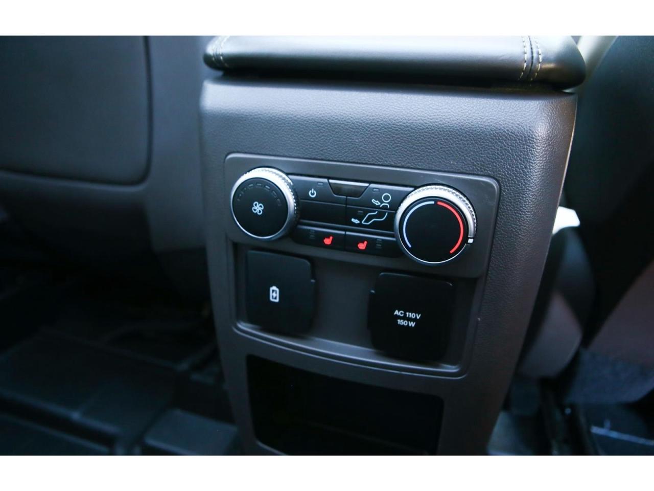 2020 Ford Explorer Platinum AWD | Panoramic Roof | Navigation | 6 Passenger Photo