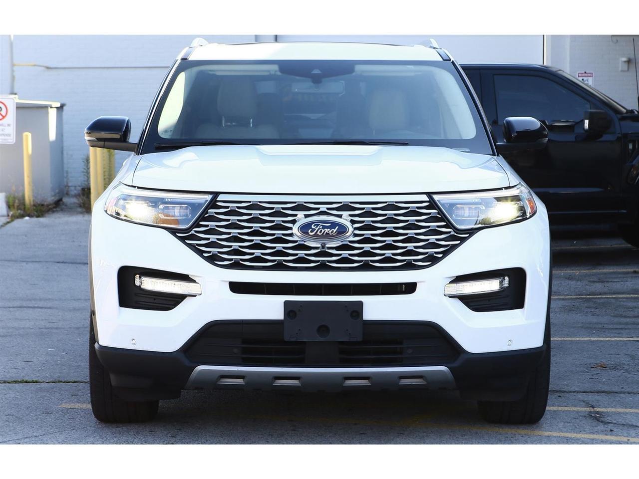 2020 Ford Explorer Platinum AWD | Panoramic Roof | Navigation | 6 Passenger Photo