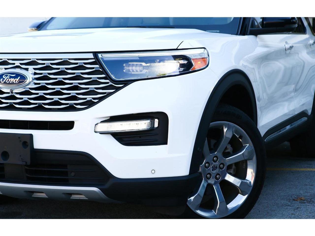 2020 Ford Explorer Platinum AWD | Panoramic Roof | Navigation | 6 Passenger Photo
