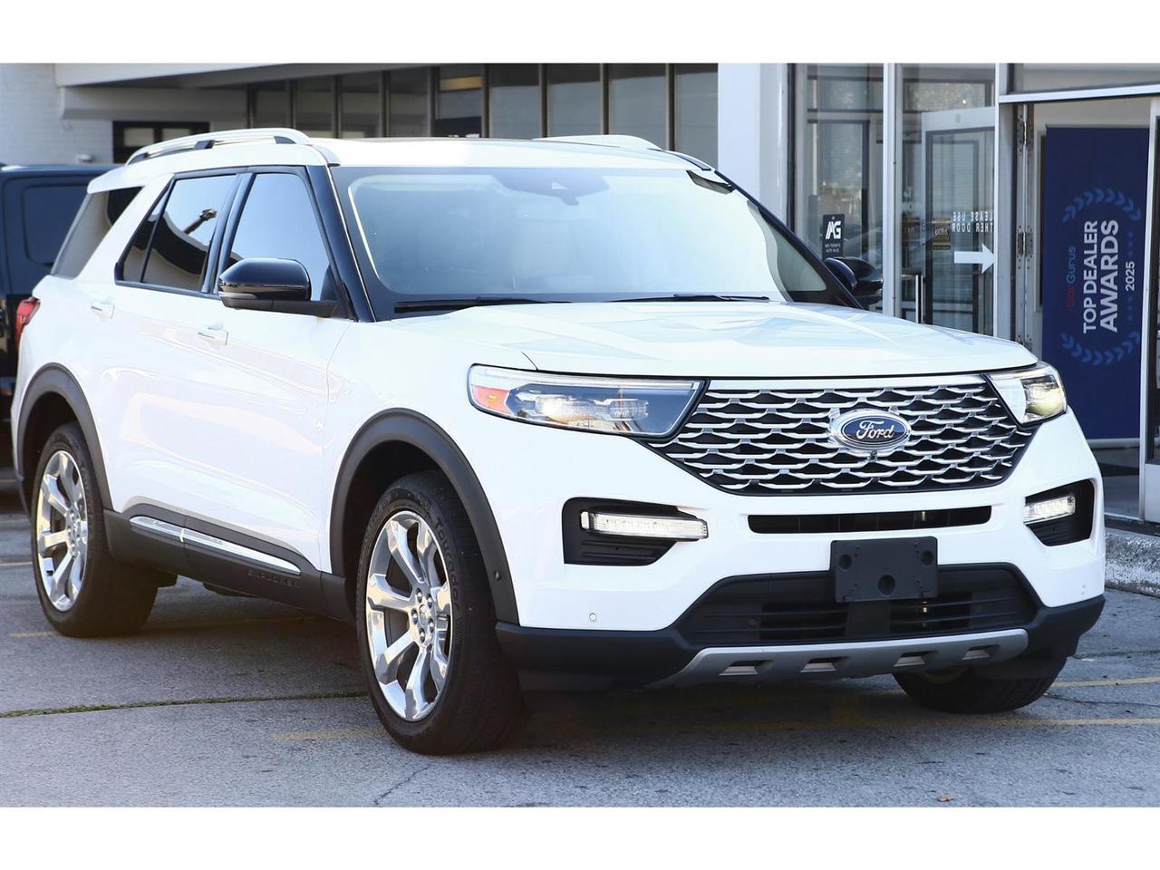 2020 Ford Explorer Platinum AWD | Panoramic Roof | Navigation | 6 Passenger Photo