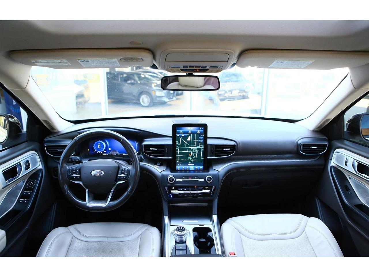 2020 Ford Explorer Platinum AWD | Panoramic Roof | Navigation | 6 Passenger Photo