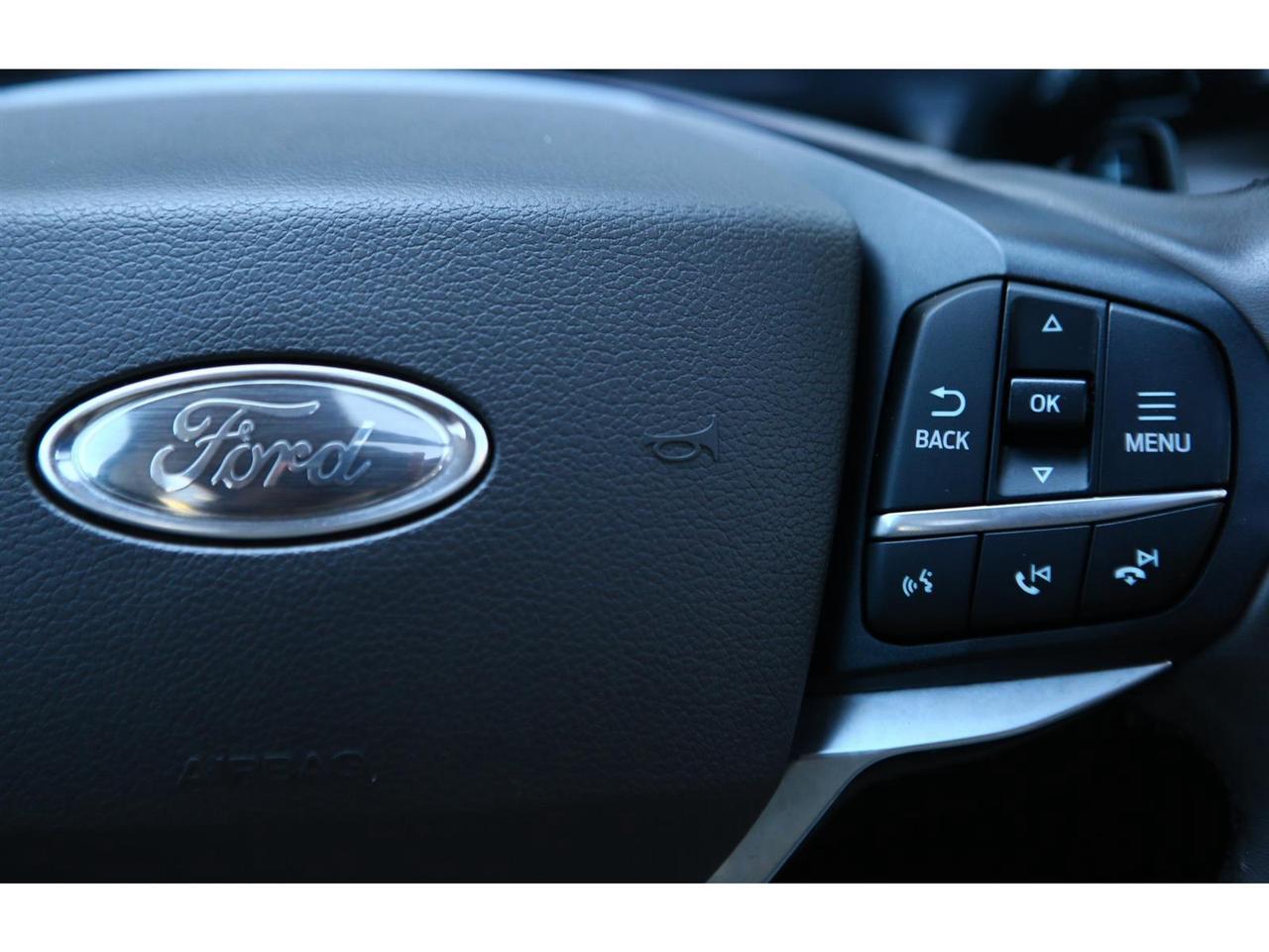 2020 Ford Explorer Platinum AWD | Panoramic Roof | Navigation | 6 Passenger Photo