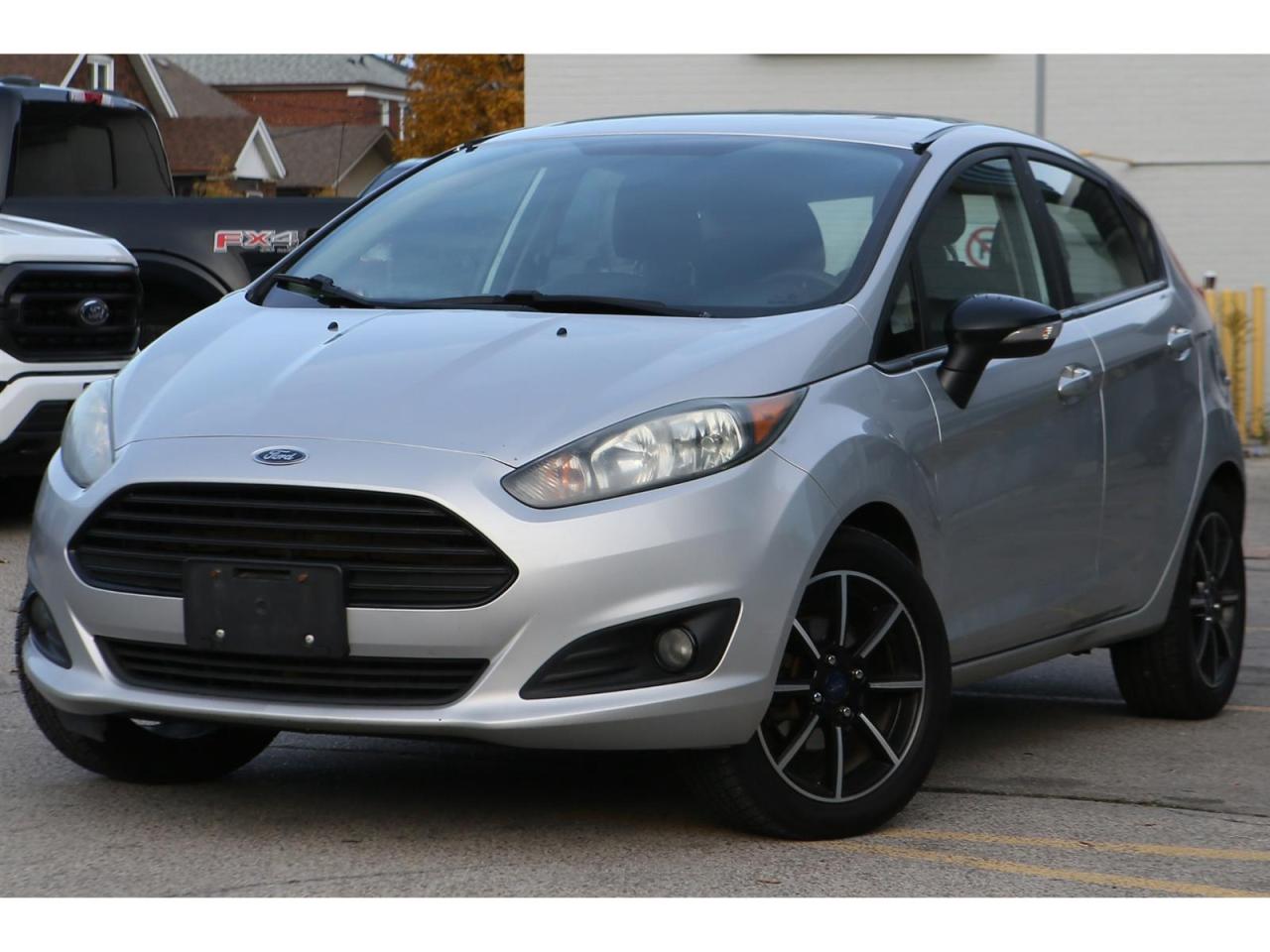 2016 Ford Fiesta SE Hatchback Photo2