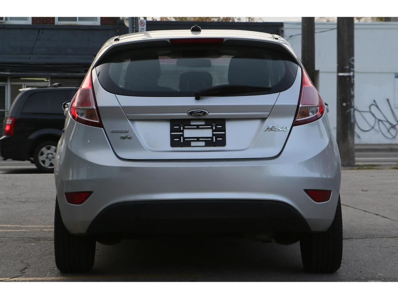 2016 Ford Fiesta SE Hatchback Photo