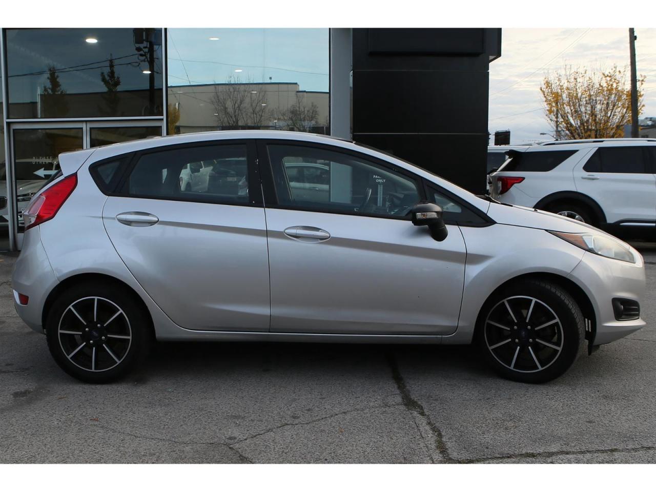 2016 Ford Fiesta SE Hatchback Photo