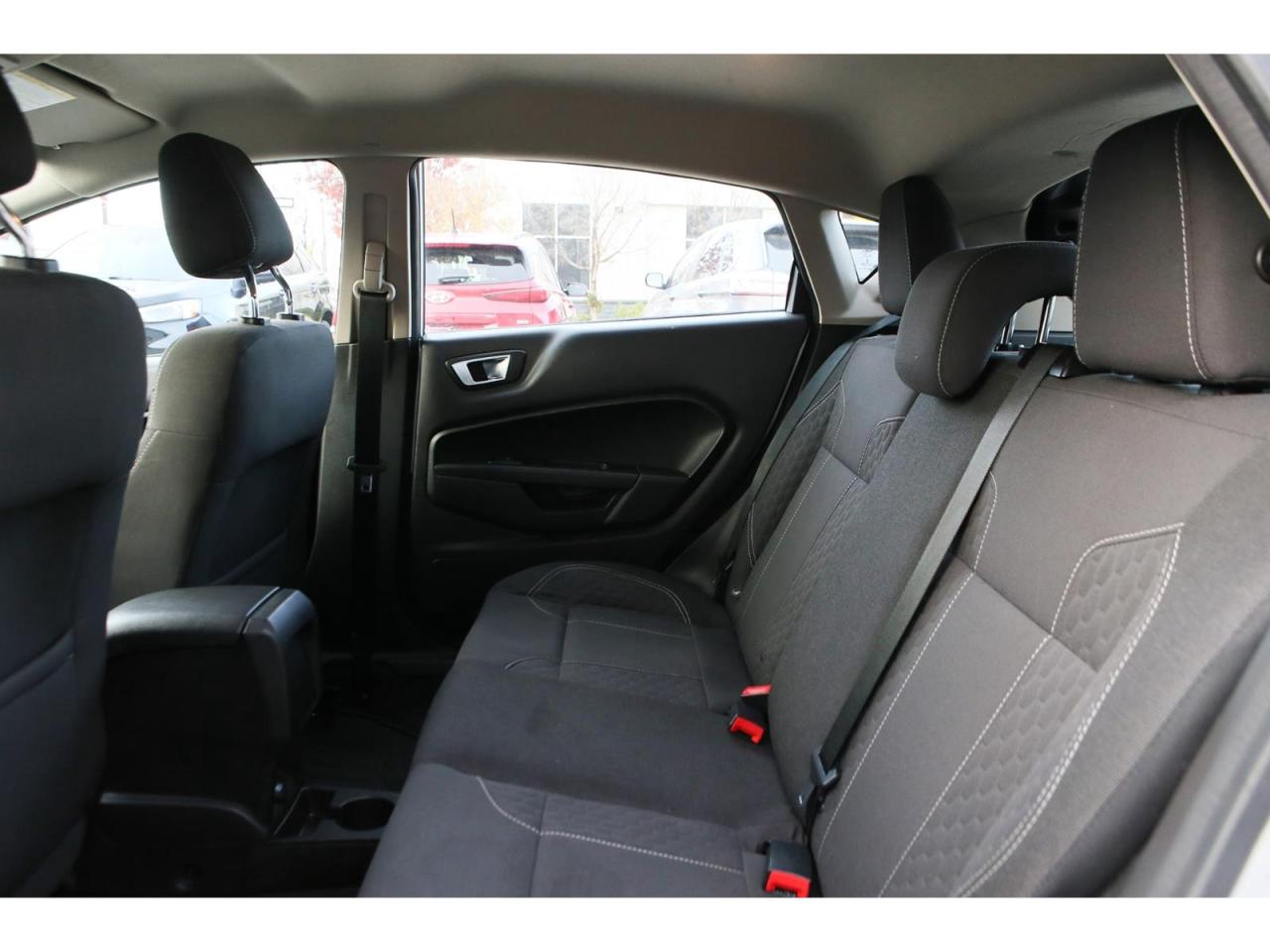 2016 Ford Fiesta SE Hatchback Photo