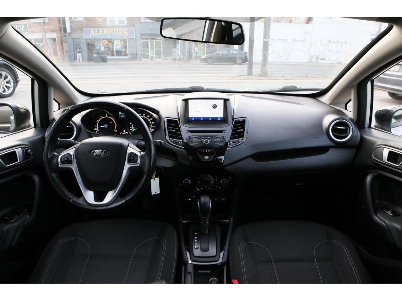 2016 Ford Fiesta SE Hatchback Photo