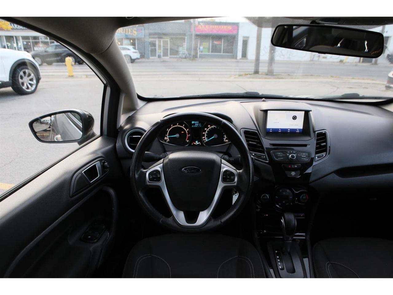 2016 Ford Fiesta SE Hatchback Photo